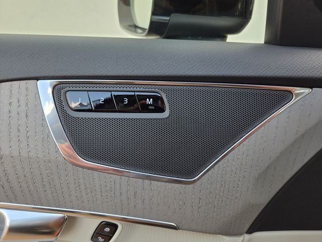 2025 Volvo XC90 B5 Plus