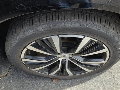 2025 Volvo XC60 B5 Plus