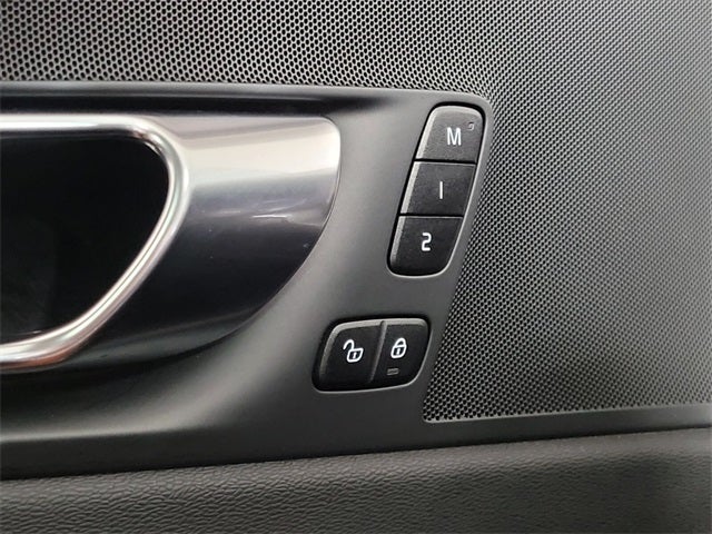 2025 Volvo XC60 B5 Core