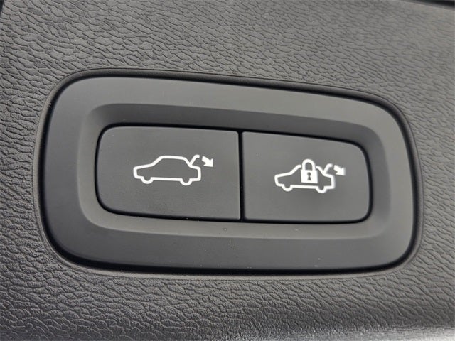 2025 Volvo XC60 B5 Core