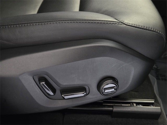 2025 Volvo XC60 B5 Core