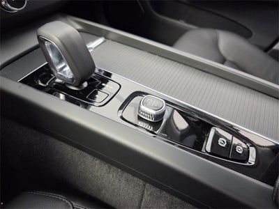 2025 Volvo XC60 B5 Core