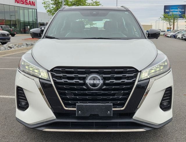 2022 Nissan Kicks SR