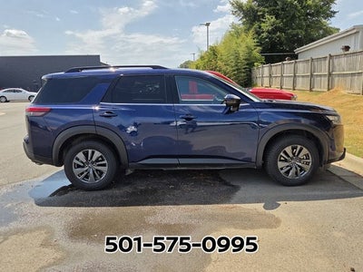 2024 Nissan Pathfinder SV