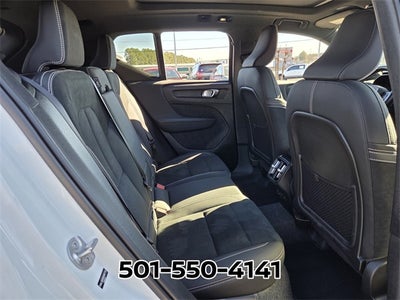 2025 Volvo XC40 B5 Plus Dark Theme