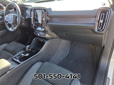 2025 Volvo XC40 B5 Plus Dark Theme