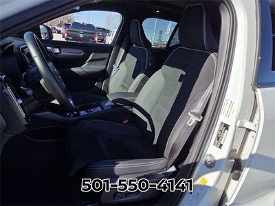 2025 Volvo XC40 B5 Plus Dark Theme