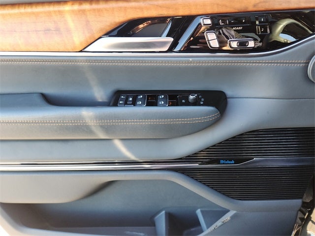 2023 Jeep Grand Wagoneer Series III