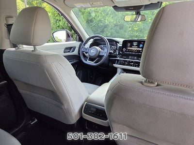 2024 Nissan Pathfinder SV