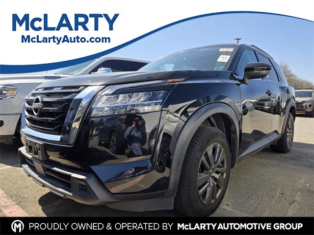 2022 Nissan Pathfinder SV