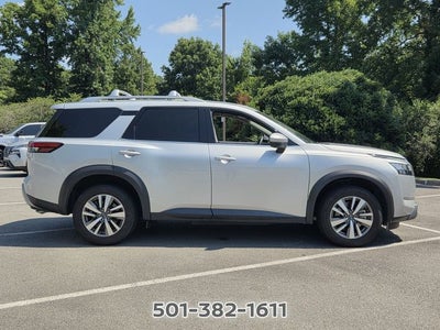 2023 Nissan Pathfinder SL