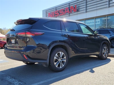 2024 Toyota Highlander LE