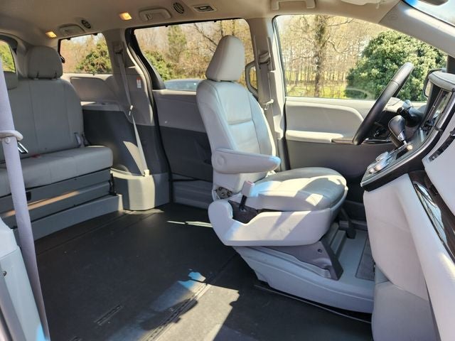 2017 Toyota Sienna L Handicap Lift Handicap Lift